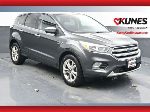 Used 2017 Ford Escape SE image 1