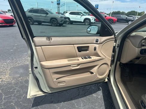 Used 2006 Ford Taurus SE FWD image 10