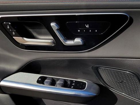 Used 2025 Mercedes-Benz GLC 43 AMG 4MATIC image 25