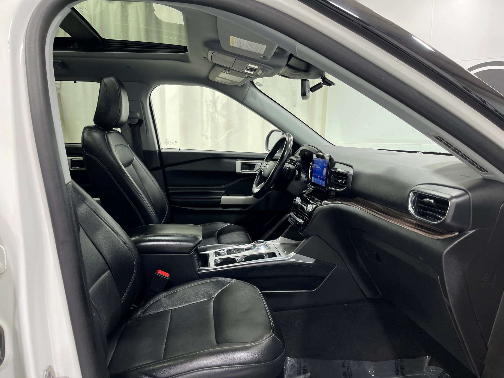 Used 2021 Ford Explorer Limited w/ Hybrid Equipment Group 310A AWD/4WD image 34