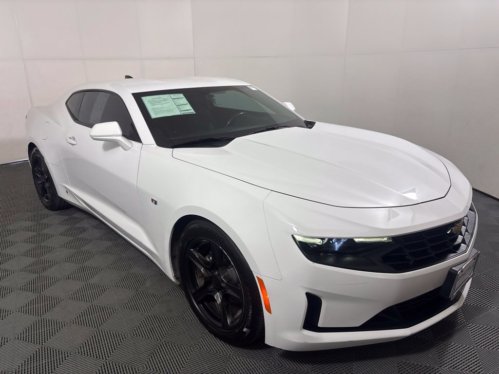 Used 2020 Chevrolet Camaro LT RWD image 4