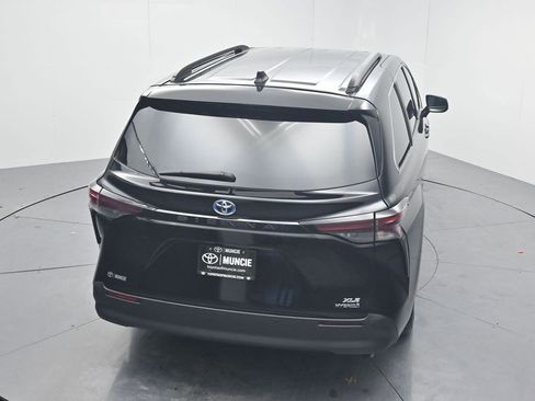 Used 2024 Toyota Sienna XLE image 56
