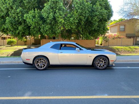 Used 2019 Dodge Challenger R/T image 8