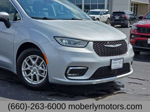 Used 2023 Chrysler Pacifica Touring-L FWD image 64