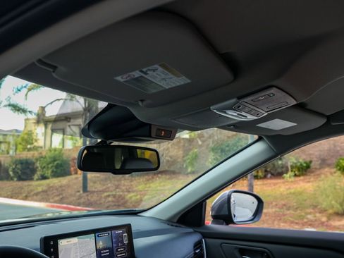 Used 2025 Nissan Rogue SL FWD image 13