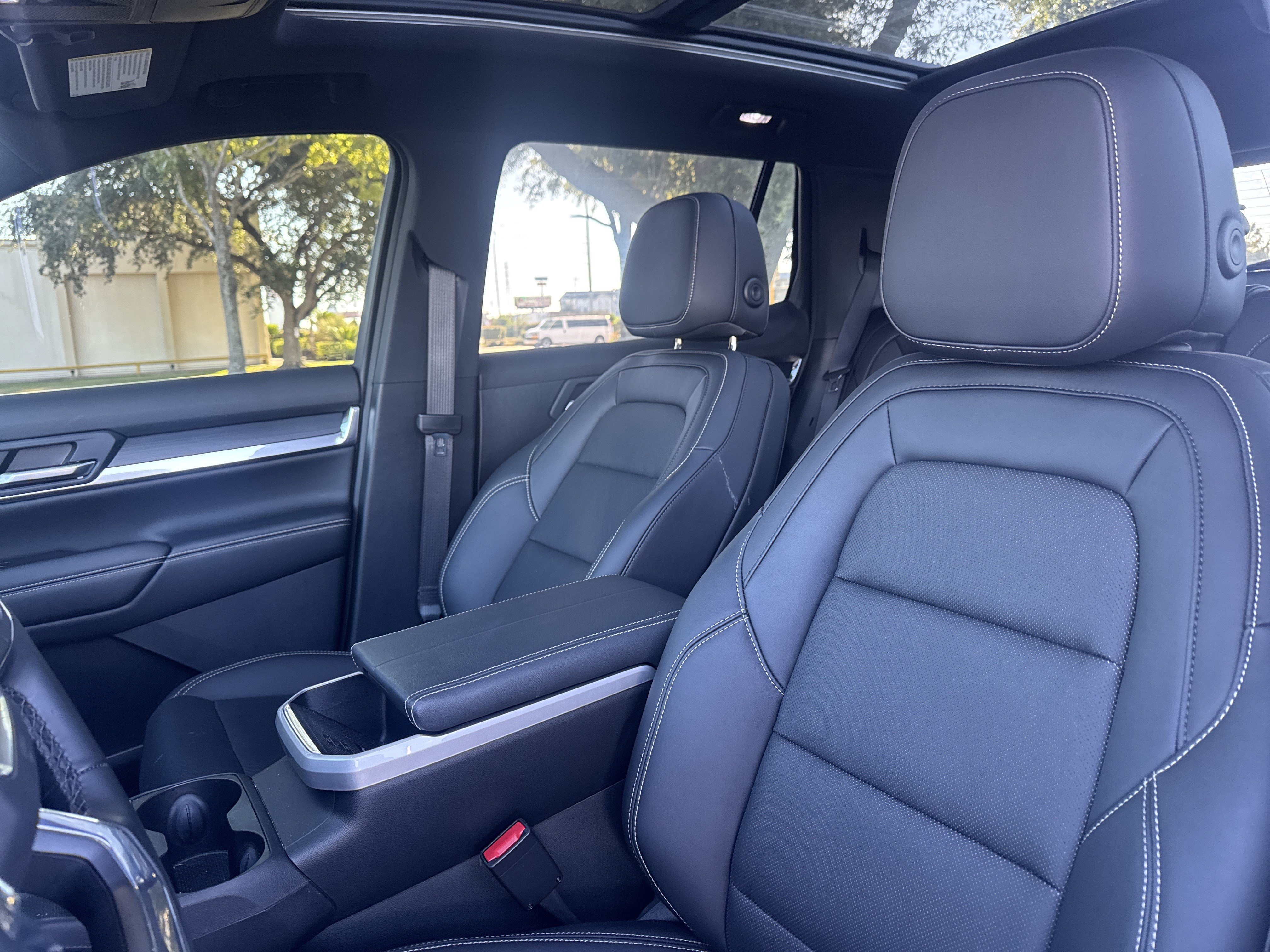 Used 2026 GMC Terrain Elevation w/ Elevation Premium Package FWD image 7
