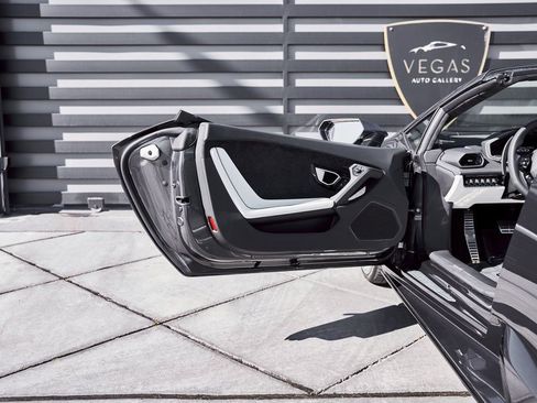 Used 2024 Lamborghini Huracan EVO image 33