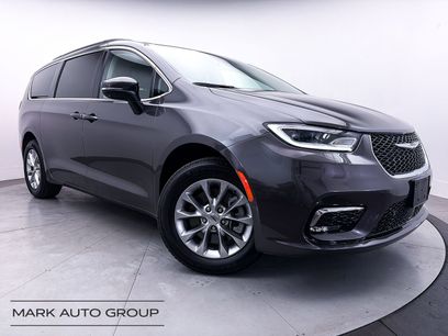 Used 2023 Chrysler Pacifica Touring-L