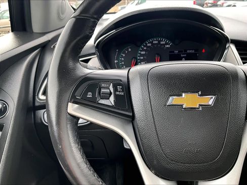 Used 2022 Chevrolet Trax LT w/ LT Convenience Package image 22