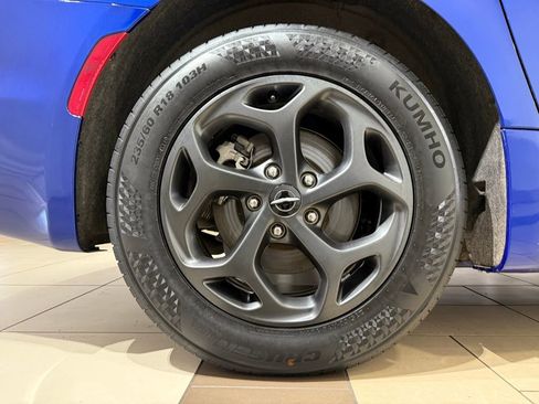 Used 2021 Chrysler Pacifica Touring-L w/ Uconnect Theater Family Group image 9