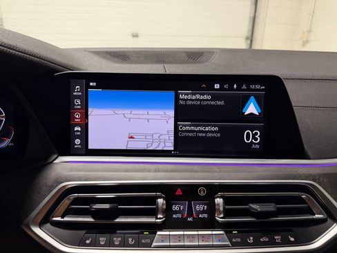 Used 2022 BMW X5 xDrive40i w/ M Sport Package AWD/4WD image 19