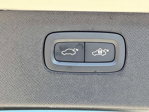 Used 2025 Volvo XC90 B5 Plus image 13