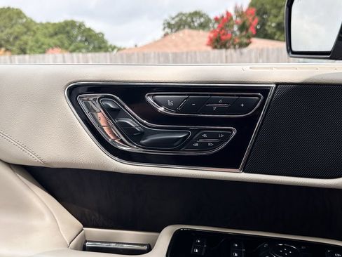 Used 2019 Lincoln Navigator L Reserve AWD/4WD image 18