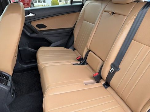 Used 2022 Volkswagen Tiguan SE R-Line image 12
