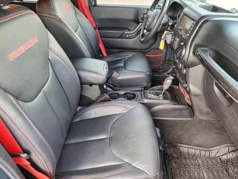 Used 2017 Jeep Wrangler Unlimited Rubicon AWD/4WD image 14
