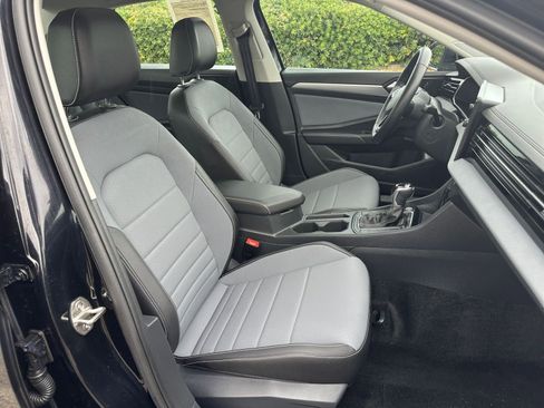 Used 2025 Volkswagen Jetta SE image 38