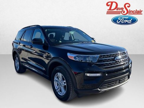 Used 2023 Ford Explorer XLT w/ Equipment Group 202A image 4