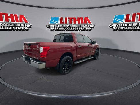 Used 2018 Nissan Titan SV AWD/4WD image 8