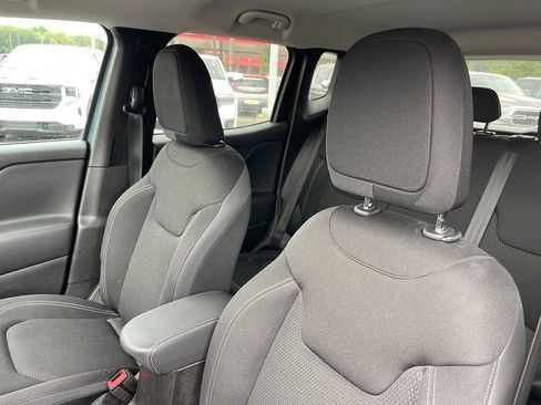 Used 2023 Jeep Renegade Latitude w/ Premium Group AWD/4WD image 13