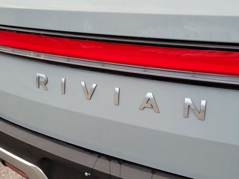 Used 2025 Rivian R1T Adventure image 5
