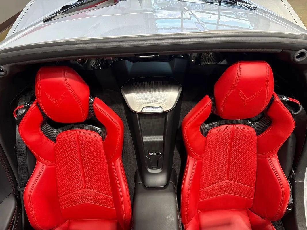 Used 2024 Chevrolet Corvette Stingray Preferred Cpe w/ Z51 Performance Package RWD image 23