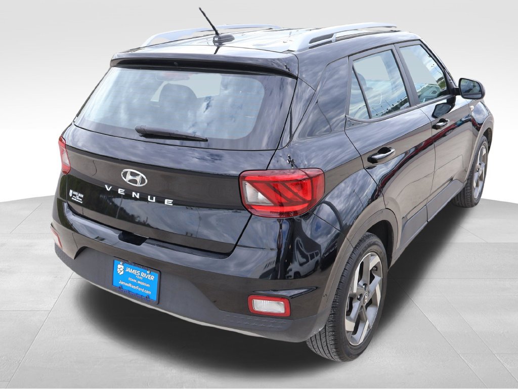 Used 2025 Hyundai Venue SEL FWD image 5