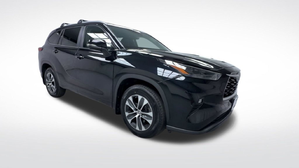 Used 2023 Toyota Highlander XLE AWD/4WD image 14