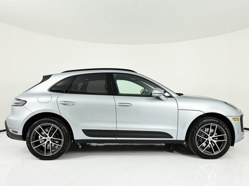 Certified 2025 Porsche Macan image 8