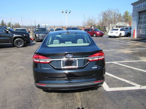 Used 2017 Ford Fusion SE w/ Fusion SE Technology Package image 6