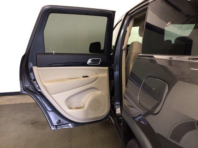 Used 2019 Jeep Grand Cherokee Laredo AWD/4WD image 17