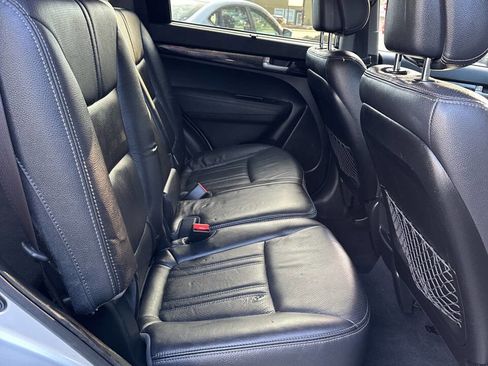Used 2015 Kia Sorento LX image 16