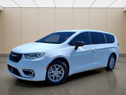 Used 2024 Chrysler Pacifica Touring