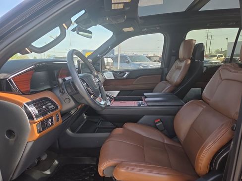 Used 2024 Lincoln Navigator Reserve image 17