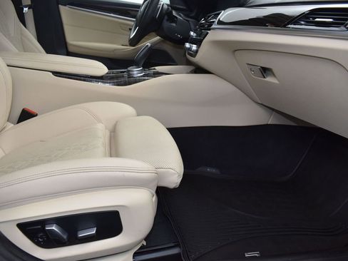 Used 2022 BMW 540i w/ Premium Package image 21