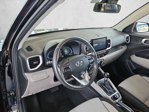 Used 2025 Hyundai Venue SEL FWD image 10
