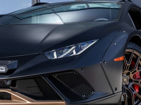 Used 2024 Lamborghini Huracan Sterrato image 21