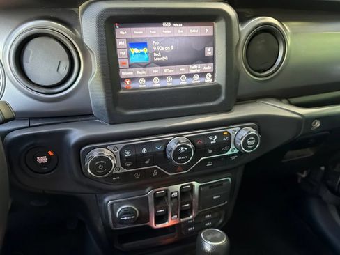 Used 2023 Jeep Wrangler Unlimited Sport AWD/4WD image 34