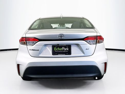 Used 2025 Toyota Corolla LE image 7