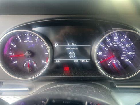 Used 2022 Kia Carnival LX FWD image 2