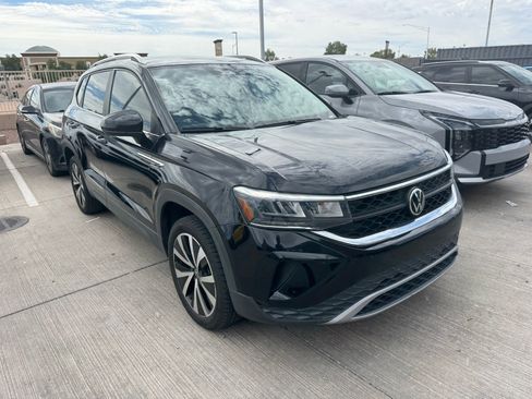 Used 2022 Volkswagen Taos SE FWD image 5