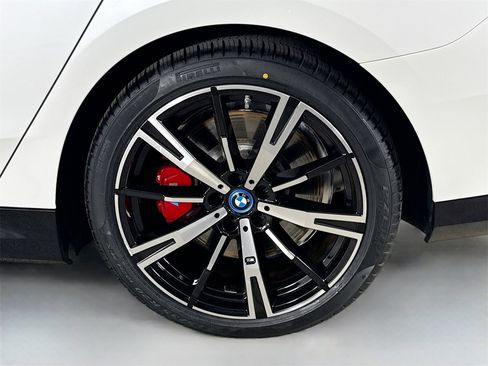 Certified 2025 BMW i5 M60 image 32