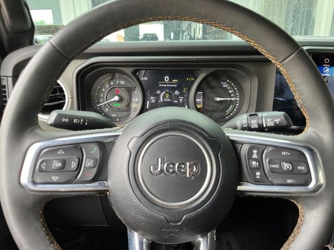 Used 2024 Jeep Wrangler High Altitude AWD/4WD image 8
