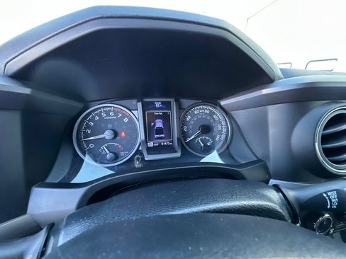 Used 2020 Toyota Tacoma TRD Off-Road w/ Technology Package AWD/4WD image 20