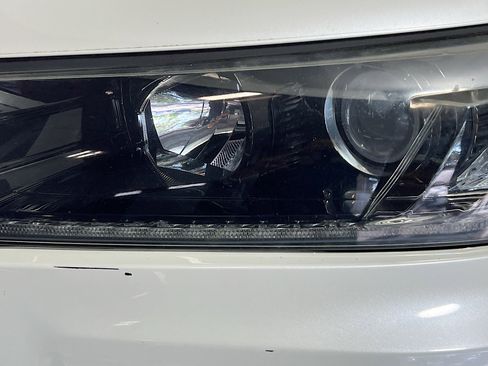 Used 2019 Toyota Highlander SE image 12