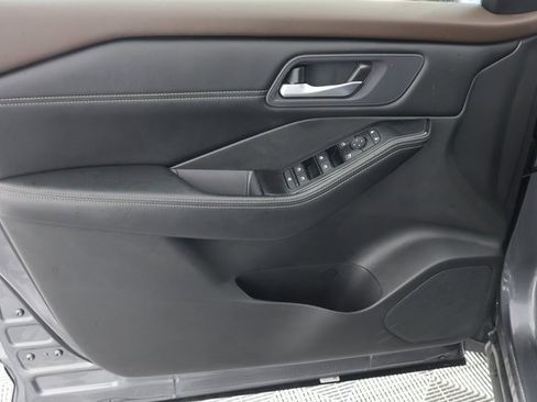 Used 2023 Nissan Rogue SV w/ SV Premium B Package image 25