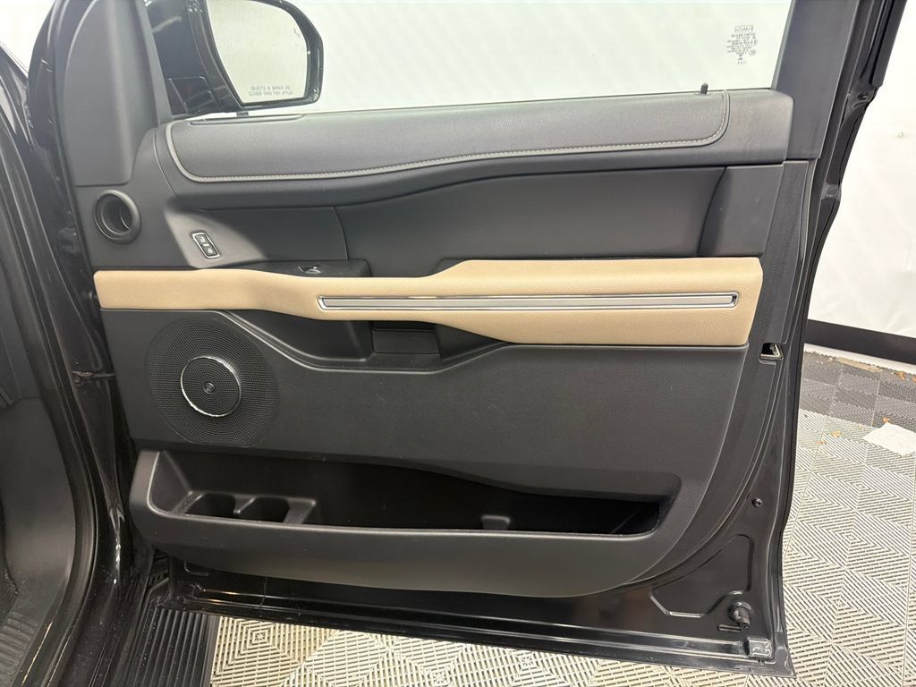 Used 2024 Ford Expedition Max Limited RWD image 16
