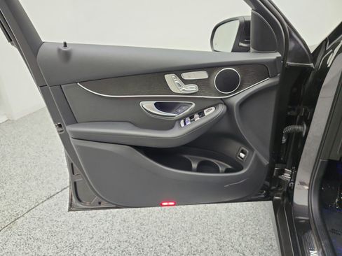 Used 2022 Mercedes-Benz GLC 300 image 11