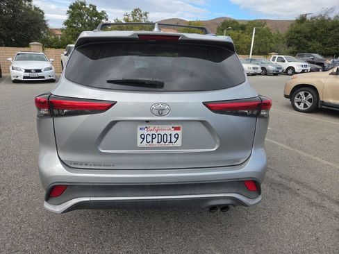 Used 2021 Toyota Highlander XSE FWD image 4