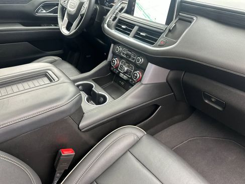 Used 2023 GMC Yukon XL SLT w/ SLT Premium Package image 16