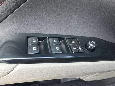 Used 2018 Toyota Camry XLE FWD image 19